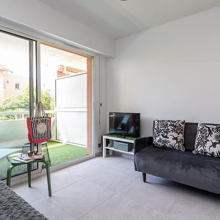 Pretty Studio Swimming Pool And Sea Cagnes-sur-Mer Exterior photo