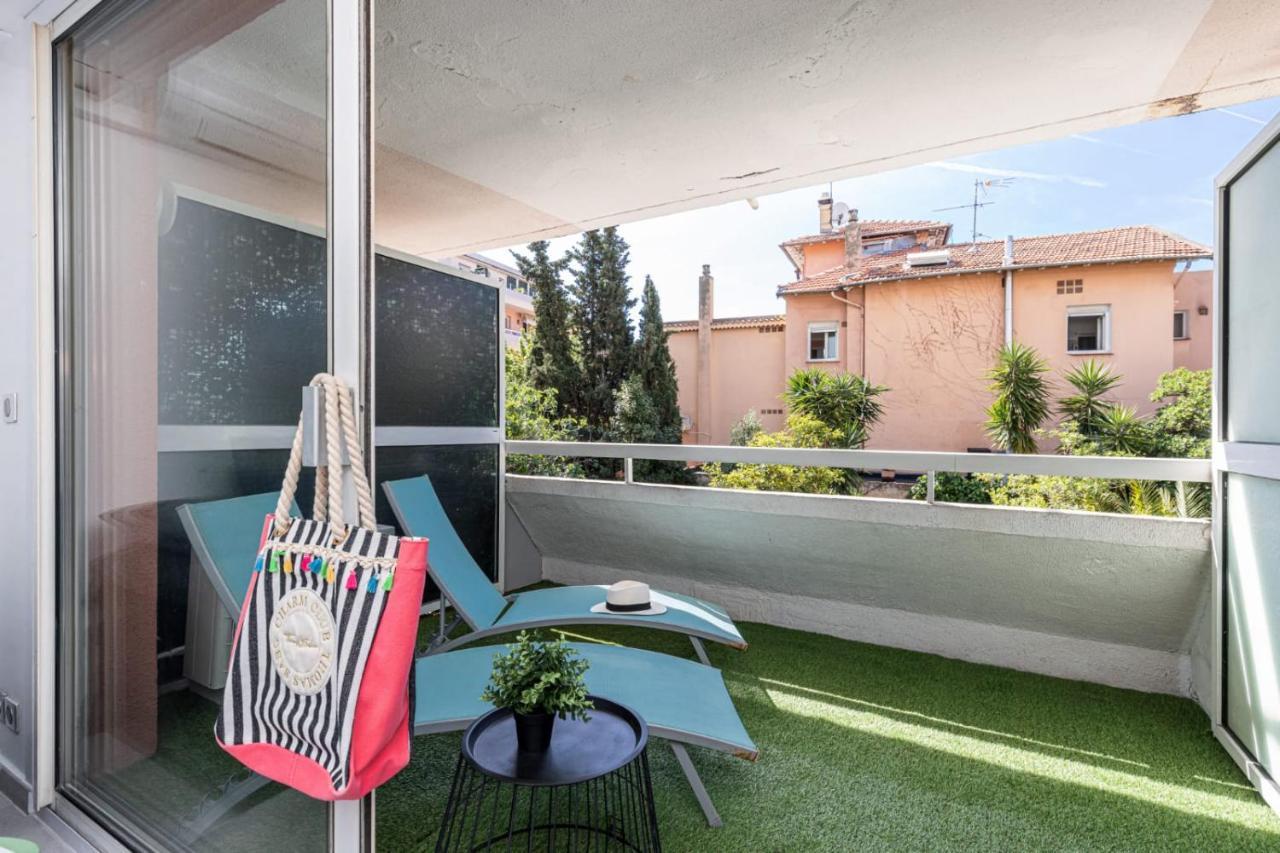 Pretty Studio Swimming Pool And Sea Cagnes-sur-Mer Exterior photo
